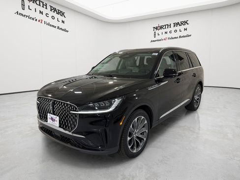 New 2026 Lincoln Aviator 2WD image 1