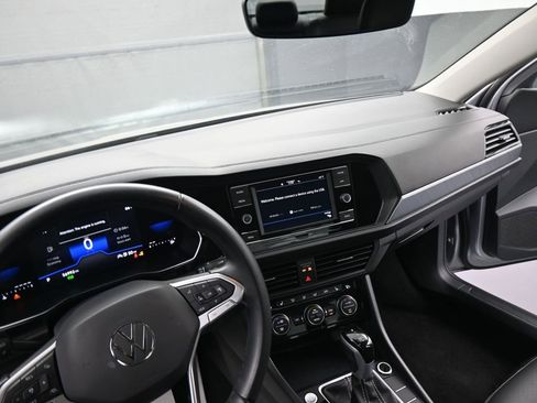 Used 2024 Volkswagen Jetta SE image 37