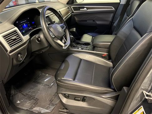 Certified 2022 Volkswagen Atlas SE image 6
