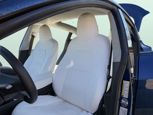 Used 2022 Tesla Model 3 Standard Range image 10