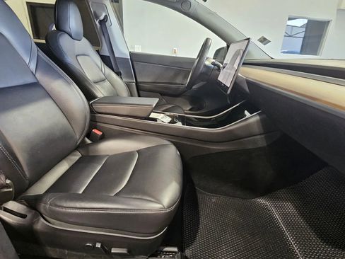 Used 2020 Tesla Model Y Long Range image 9