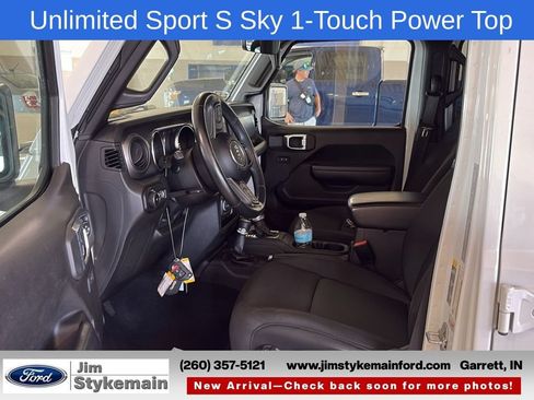 Used 2022 Jeep Wrangler Unlimited Sport w/ Sun And Sound Package AWD/4WD image 9