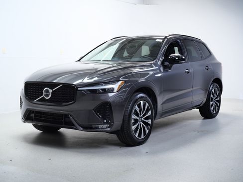 Used 2025 Volvo XC60 B5 Core AWD/4WD image 9