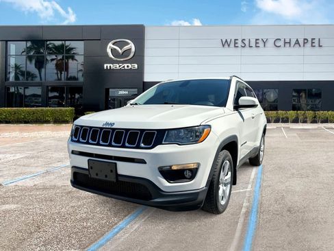Used 2018 Jeep Compass Latitude FWD image 1