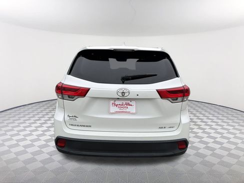 Used 2019 Toyota Highlander XLE image 8