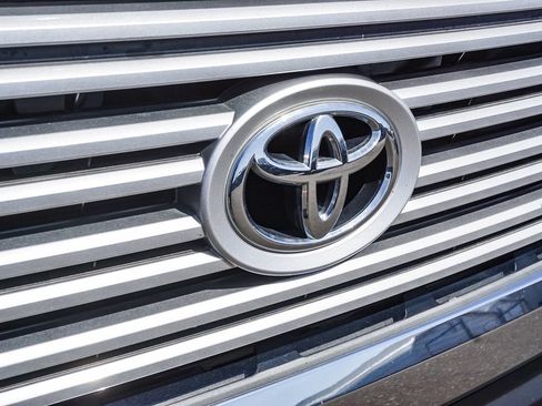 Used 2017 Toyota Tundra Limited w/ Limited Premium Package RWD image 11