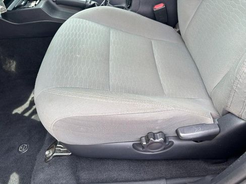 Used 2018 Toyota Tacoma SR5 AWD/4WD image 15