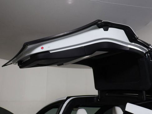 Used 2022 Tesla Model X AWD/4WD image 23