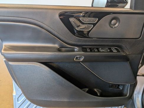 Used 2021 Lincoln Aviator Reserve w/ Elements Package Plus image 11