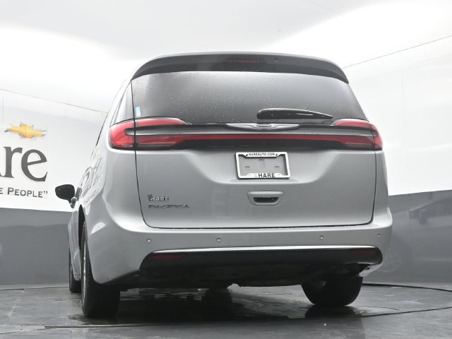 Used 2024 Chrysler Pacifica Touring-L FWD image 60