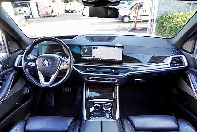Used 2025 BMW X5 xDrive50e AWD/4WD image 28