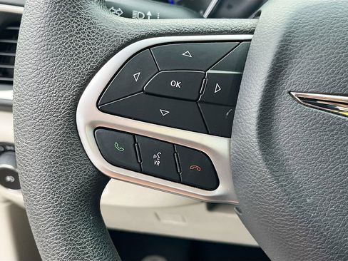 Used 2018 Chrysler Pacifica Touring Plus w/ Tire & Wheel Group image 17