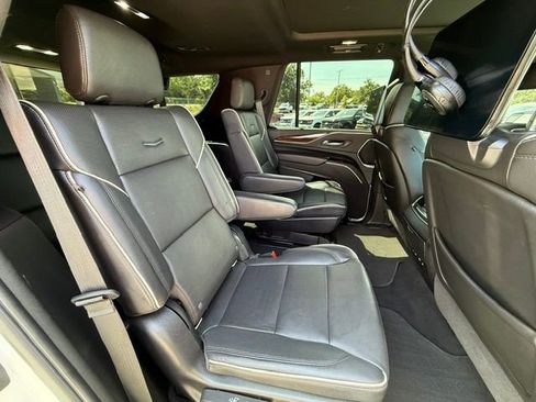 Used 2021 Cadillac Escalade Premium Luxury AWD/4WD image 3