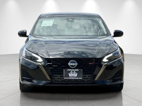 Used 2023 Nissan Altima 2.0 SR FWD image 9