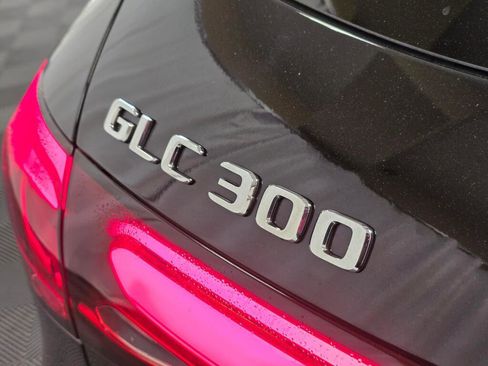 Used 2024 Mercedes-Benz GLC 300 4MATIC image 25