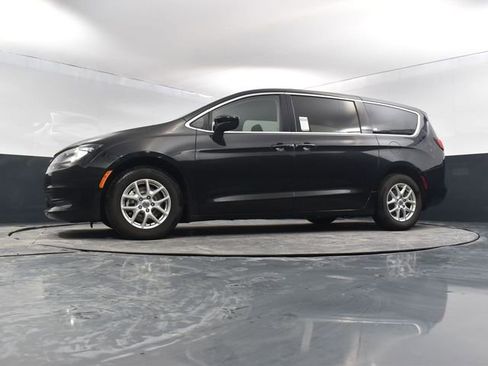 Used 2023 Chrysler Voyager LX image 52