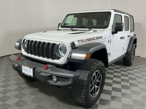 Used 2024 Jeep Wrangler Unlimited Rubicon image 2