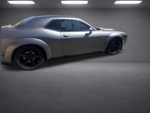 Used 2017 Dodge Challenger R/T RWD image 19