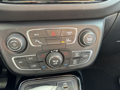 Used 2018 Jeep Compass Limited w/ Navigation Group AWD/4WD image 17