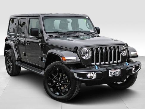 Used 2023 Jeep Wrangler Unlimited Sahara AWD/4WD image 2