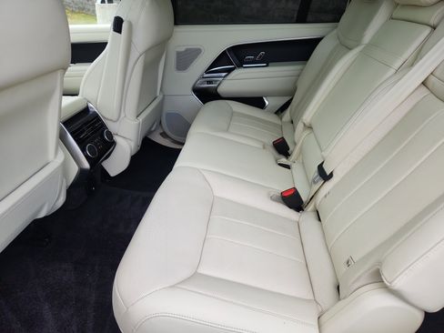 Used 2023 Land Rover Range Rover Long Wheelbase SE image 5