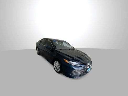 Used 2019 Toyota Camry LE FWD image 2