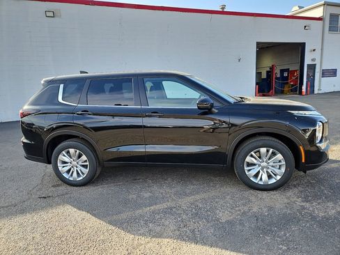 New 2026 Mitsubishi Outlander ES image 15