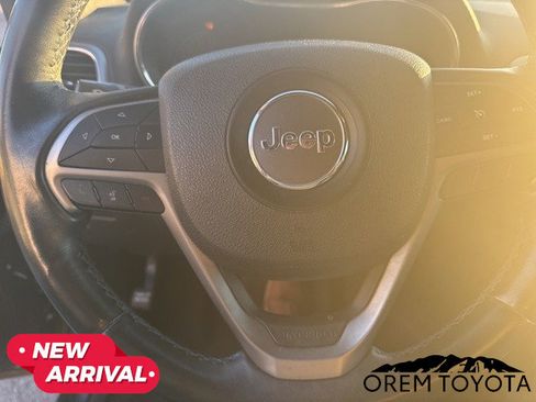 Used 2018 Jeep Grand Cherokee Laredo image 9