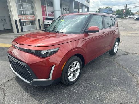 Certified 2023 Kia Soul LX w/ LX Technology Package FWD image 11