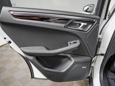 Certified 2026 Porsche Macan AWD/4WD image 28