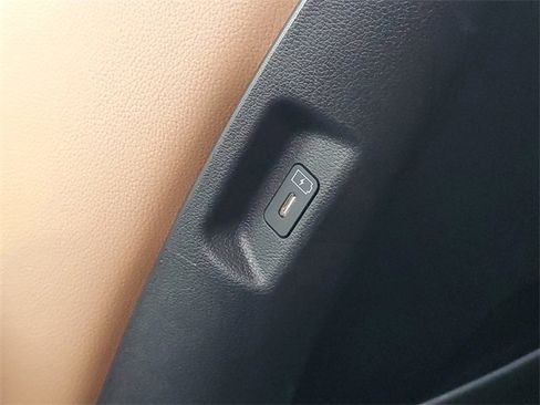 Used 2025 Hyundai Santa Fe Limited image 38