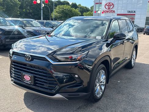 Used 2024 Toyota Grand Highlander AWD image 3