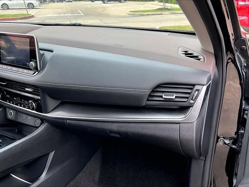 Certified 2023 Nissan Rogue SV image 18