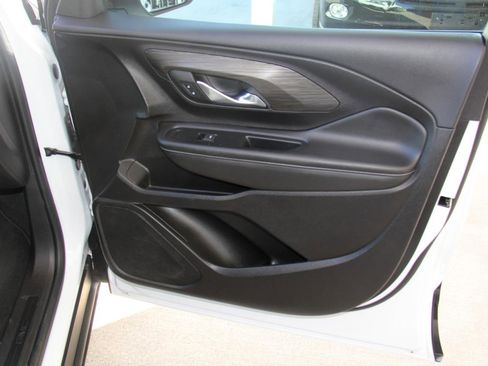 Used 2024 GMC Terrain SLE w/ Driver Convenience Package image 25