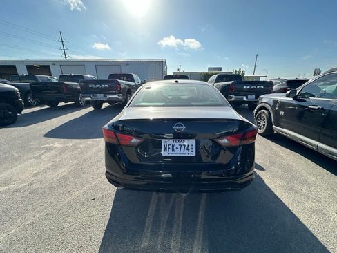 Used 2025 Nissan Altima 2.5 SV FWD image 4