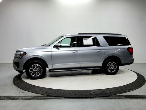Used 2023 Ford Expedition Max XLT image 4