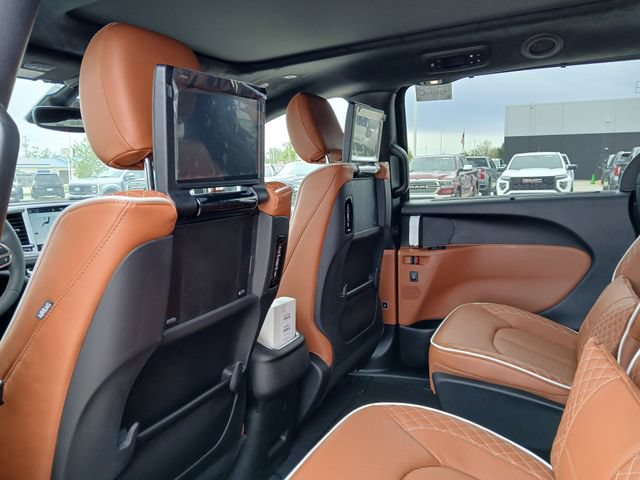 New 2026 Chrysler Pacifica Pinnacle AWD/4WD image 12