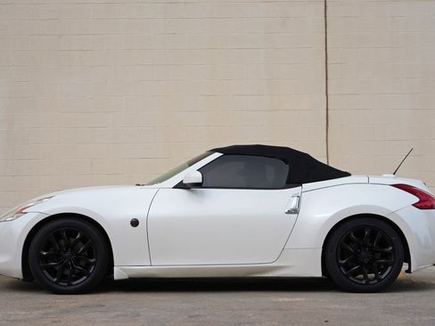 Used 2010 Nissan 370Z Touring RWD image 8