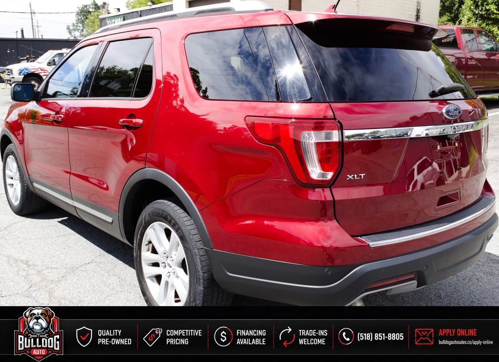 Used 2018 Ford Explorer XLT w/ Equipment Group 202A AWD/4WD image 9