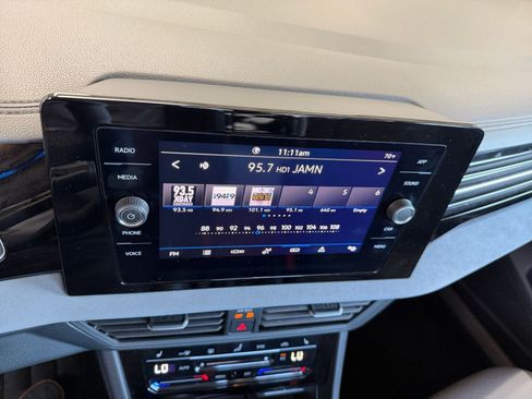 Used 2025 Volkswagen Jetta SE image 21