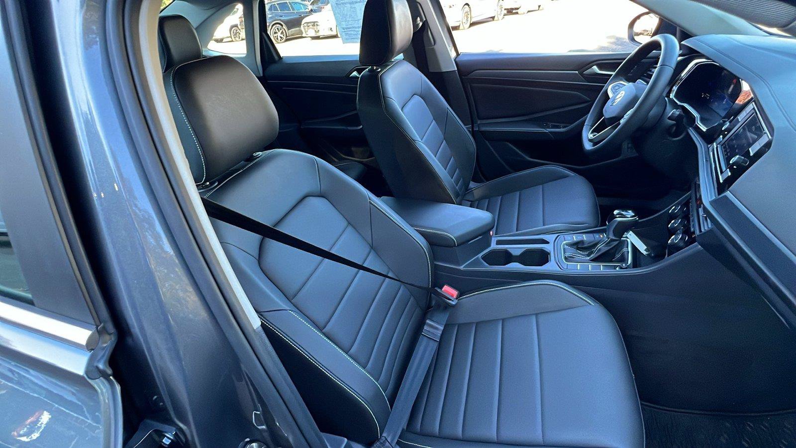 Certified 2024 Volkswagen Jetta SE FWD image 19