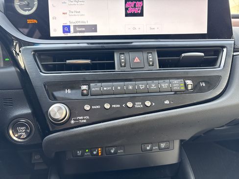 Used 2025 Lexus ES 350 w/ Premium Package image 30