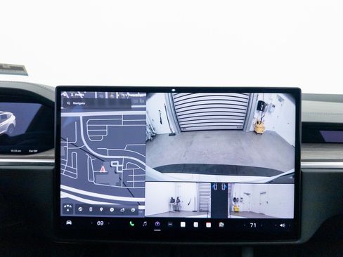 Used 2022 Tesla Model X image 16