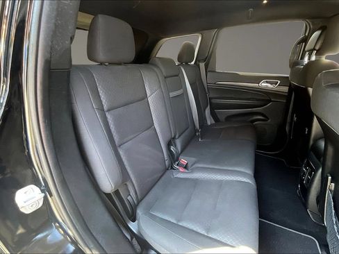 Used 2021 Jeep Grand Cherokee Laredo AWD/4WD image 27