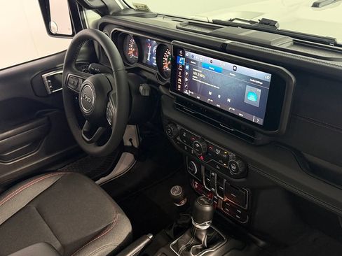 Used 2026 Jeep Wrangler Unlimited Rubicon AWD/4WD image 34