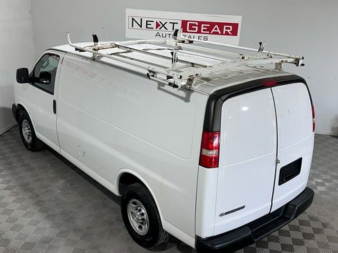 Used 2017 Chevrolet Express 2500 image 10