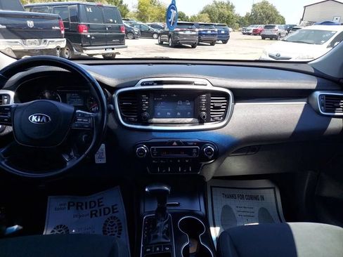 Used 2019 Kia Sorento AWD w/ LX Convenience Package image 19