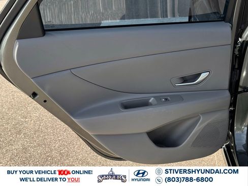 Used 2025 Hyundai Elantra SE FWD image 18
