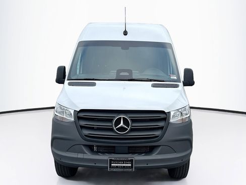 Used 2025 Mercedes-Benz Sprinter 2500 image 2