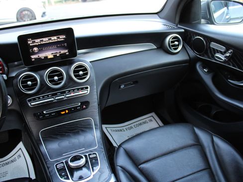 Used 2018 Mercedes-Benz GLC 300 4MATIC image 15